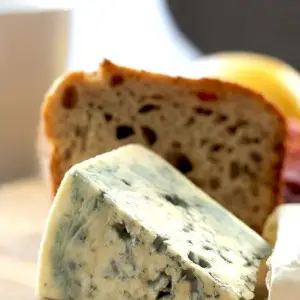 pain et fromage des specialites tres apprecieespar les francais