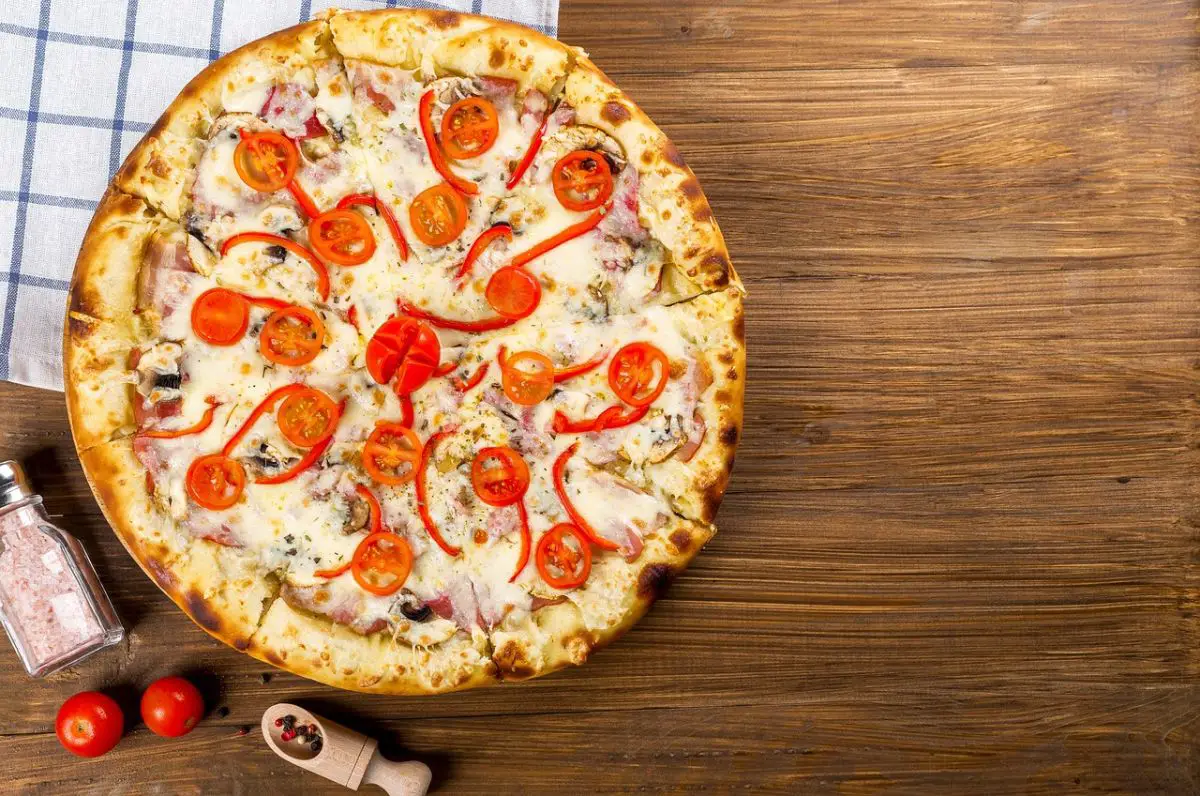 Mettre une pizza surgelée au micro-ondes : bonne ou mauvaise idée ?